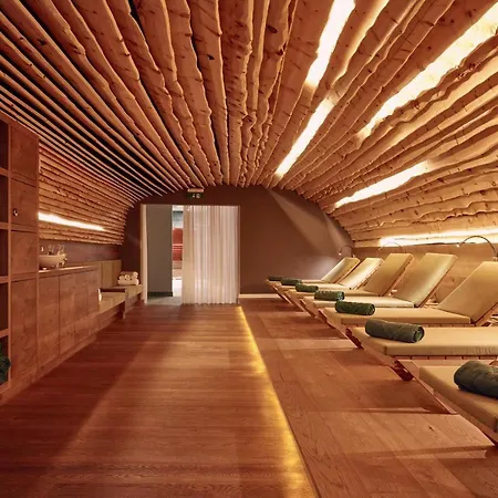 Kitzbühel Aparthotel 5*